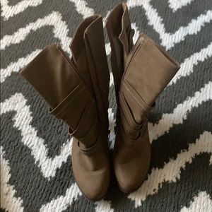 Brown heeled boots size 8